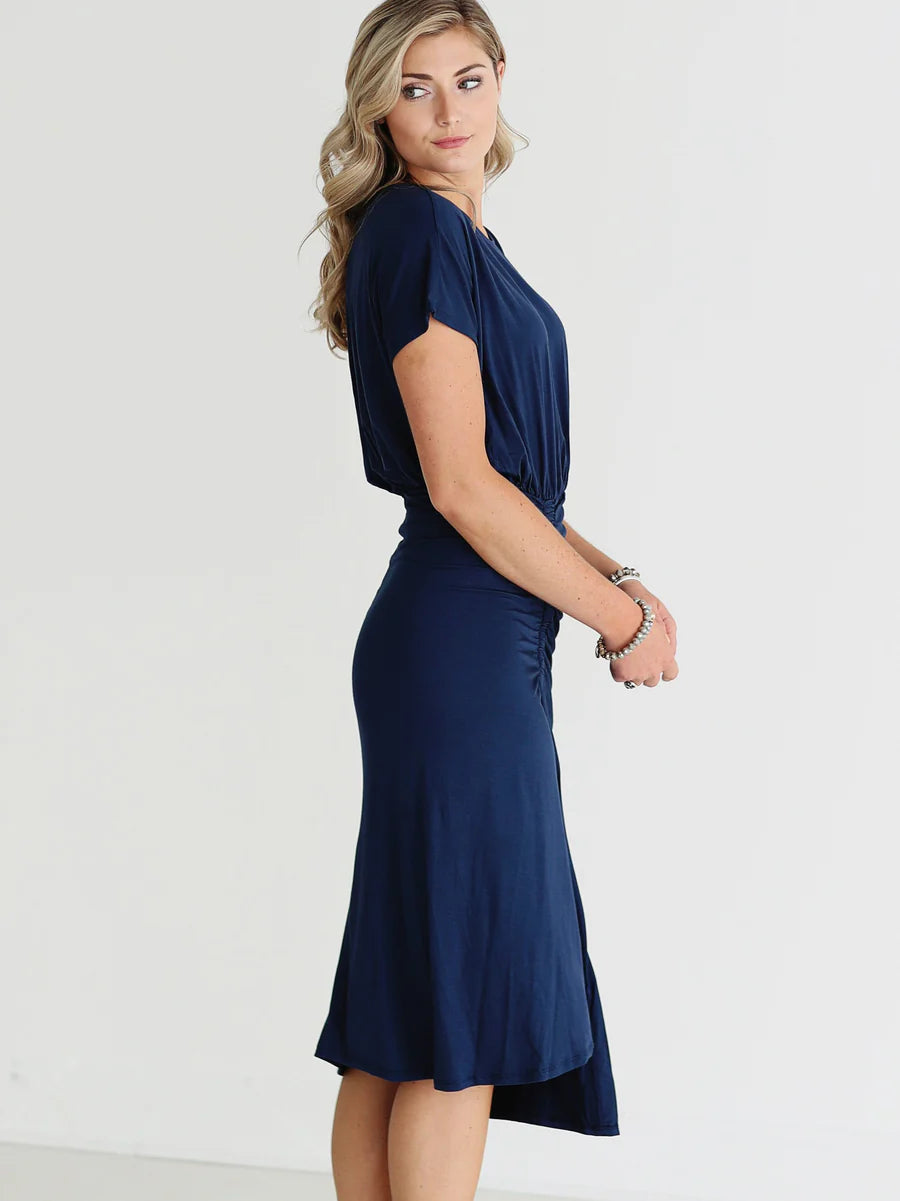 ROBE MIDI FRONCÉE SUR LES CÔTÉS